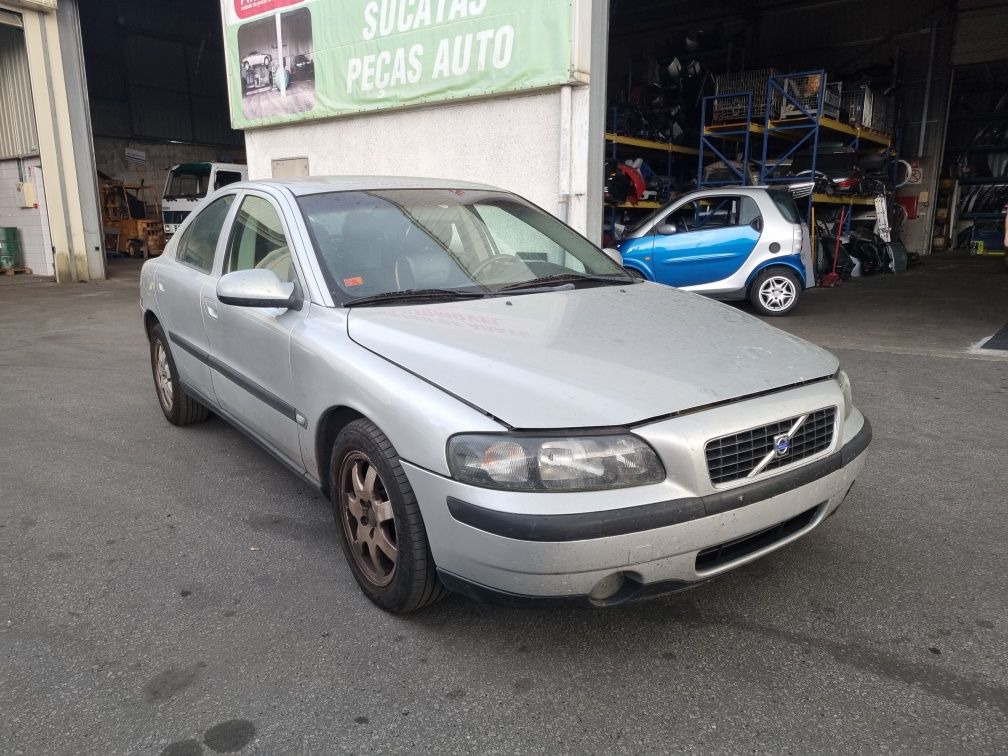 Volvo S60 2.4D de 2002 para peças