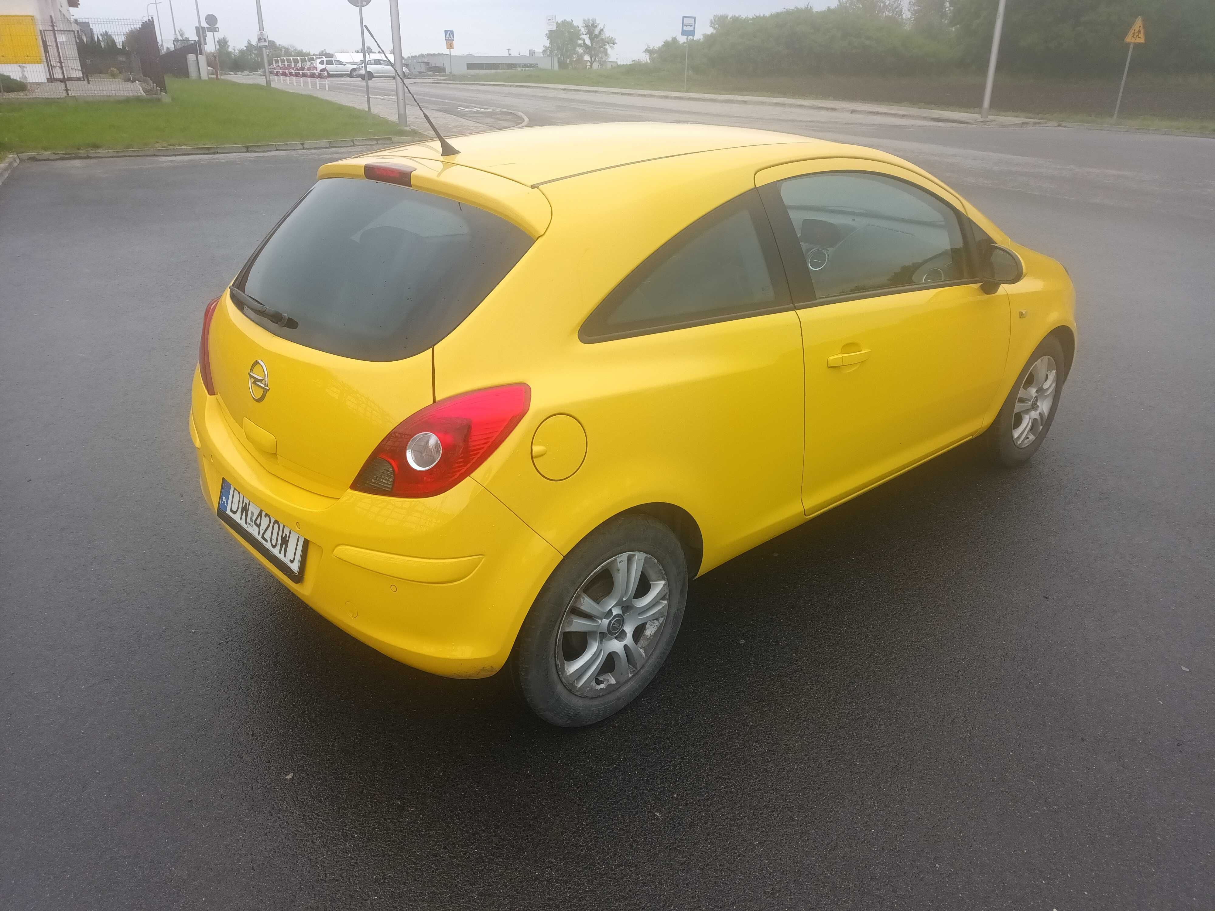 Opel Corsa 1.2 2013 rok dobre wyposażenie jeden właściciel