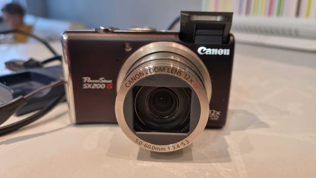 Aparat fotograficzny Canon PowerShot SX200 IS z ładowarką i baterią
