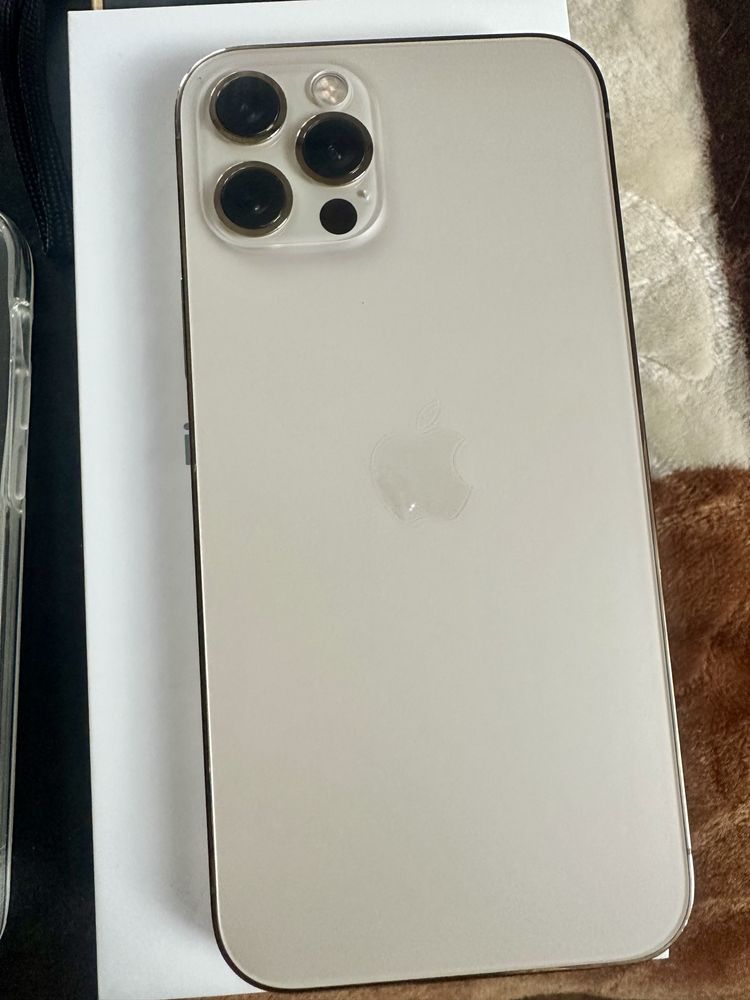 Sprzedam iPhone’a 12 Pro 256 GB, 6,1 cala w stanie idealnym.