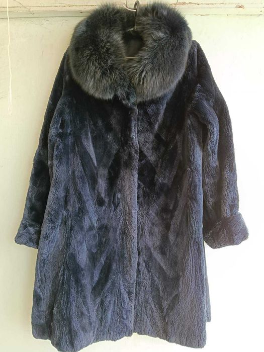Натуральна шуба, синього кольору Греція комір-писець розмір 52-54