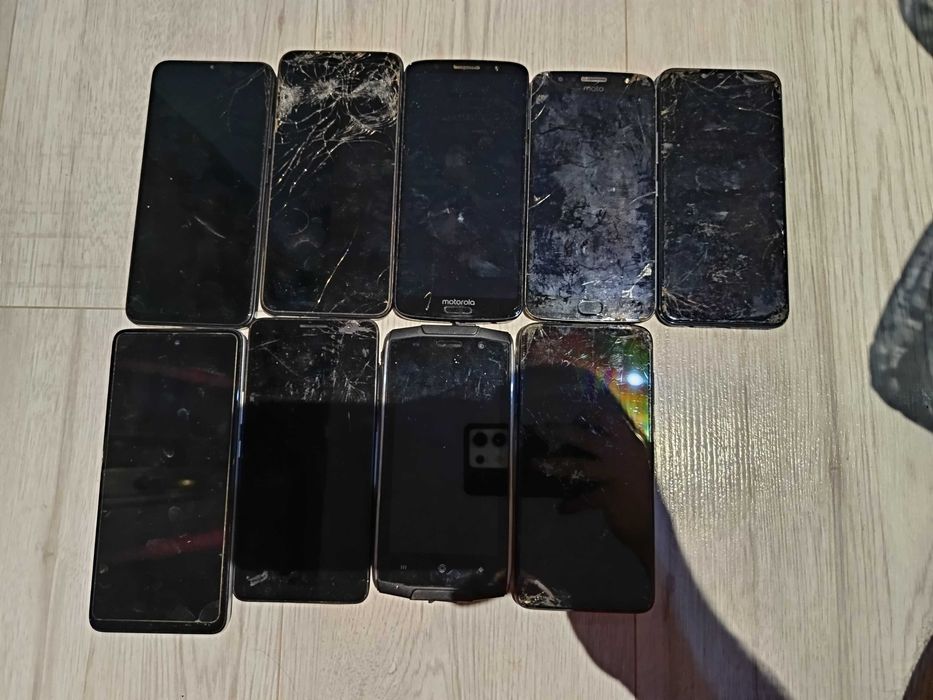 Uszkodzone telefony dotykowe