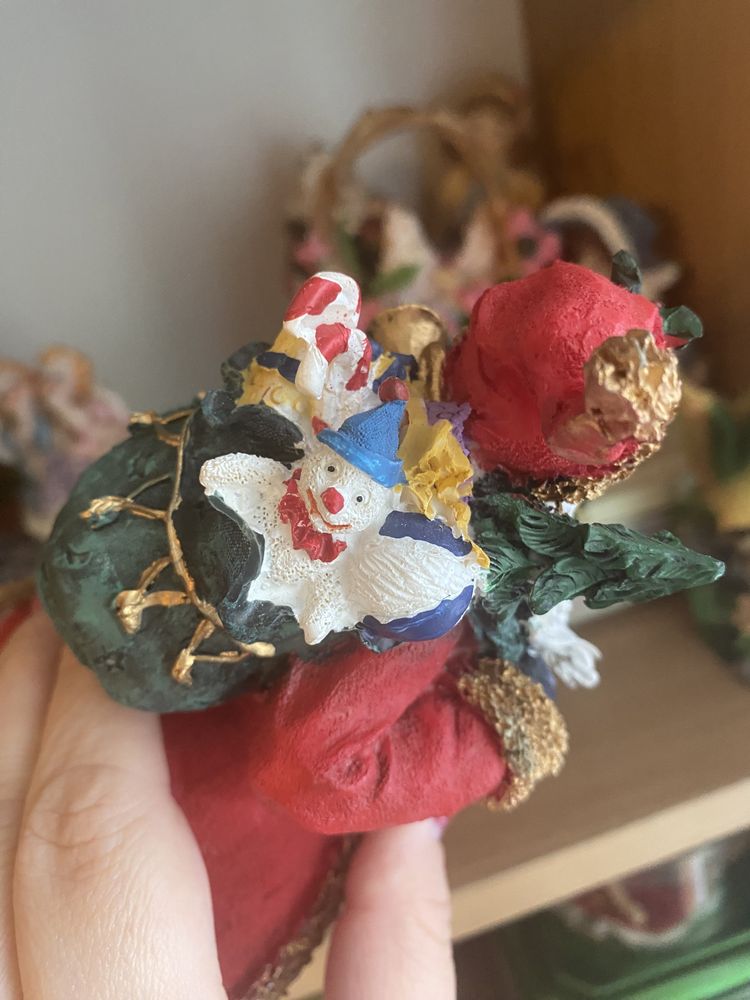 Zestaw figurek Mikołaje z laskami ceramiczne
