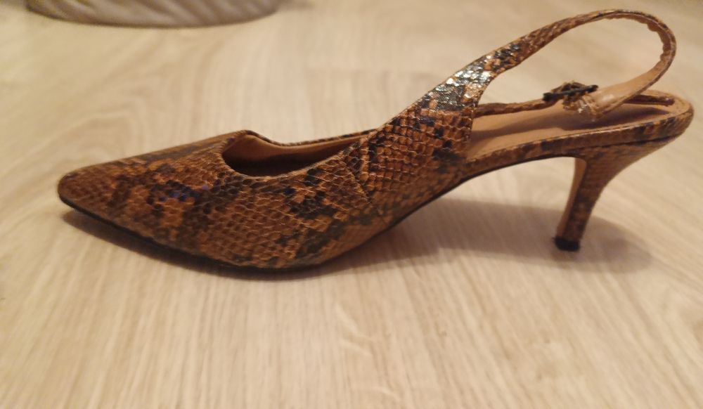 Czółenka Reserved Slingback we wzór skóry węża, r. 38