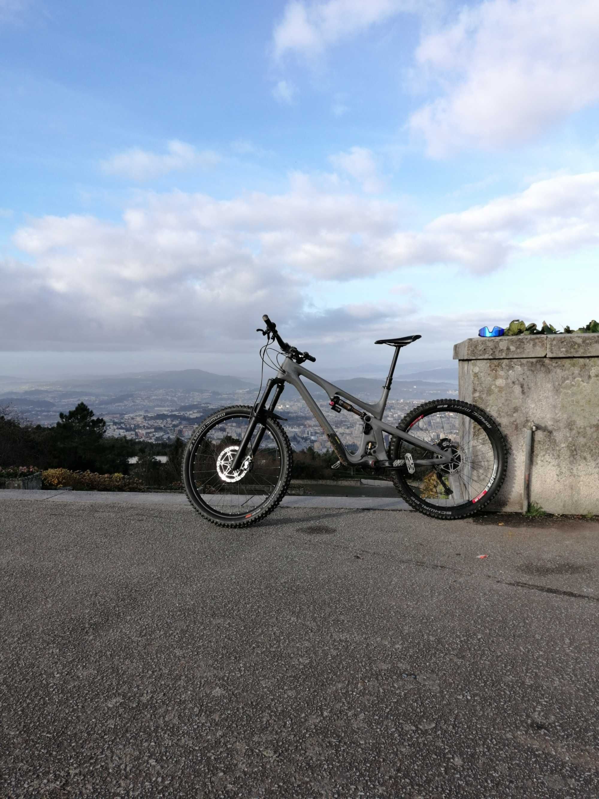 Bicicleta Enduro Yeti SB140