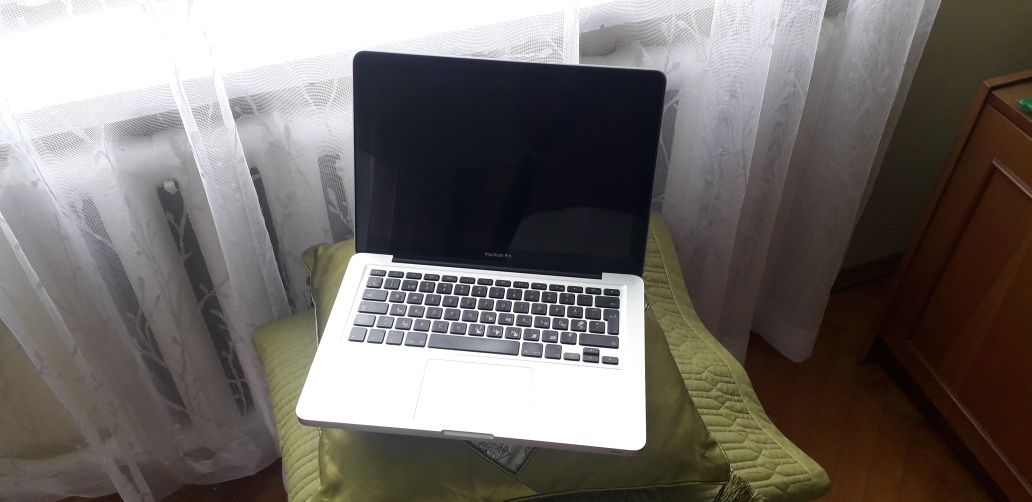 Macbook 13 Pro i7 2.8GHz/8GB RAM/128Mb SSD