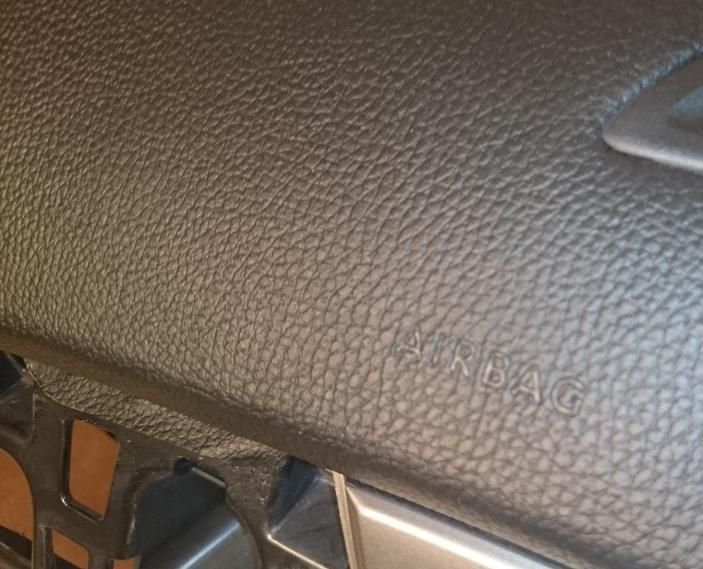 regeneracja naprawa pasów bezpieczeństwa airbag konsole deski kokpit
