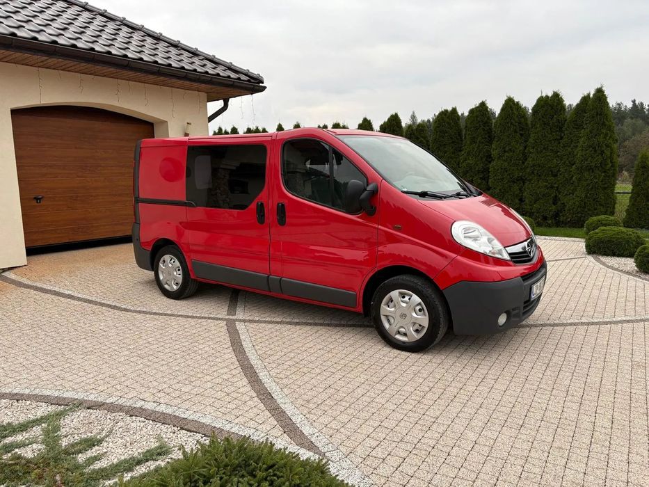 Opel Vivaro  Opel VIVARO 2013r._2,0 D_115 KM_Klima_Hak_Czujniki parkowania_z_DE