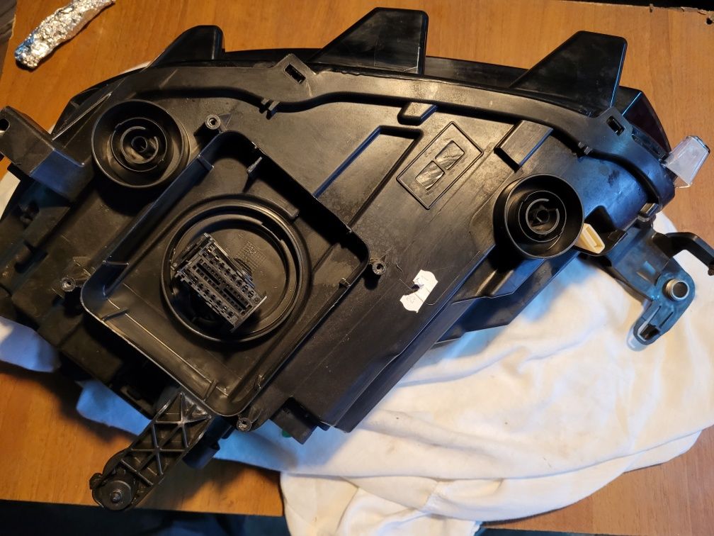 Lampa prawa VW T-ROC przednia 2GA9
