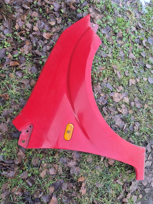 Blotnik prawy i drzwi prawy przod 5d fiesta mk5 mk6 Kolor k2