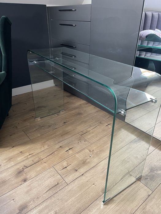 Szklane biurko/konsola z półką