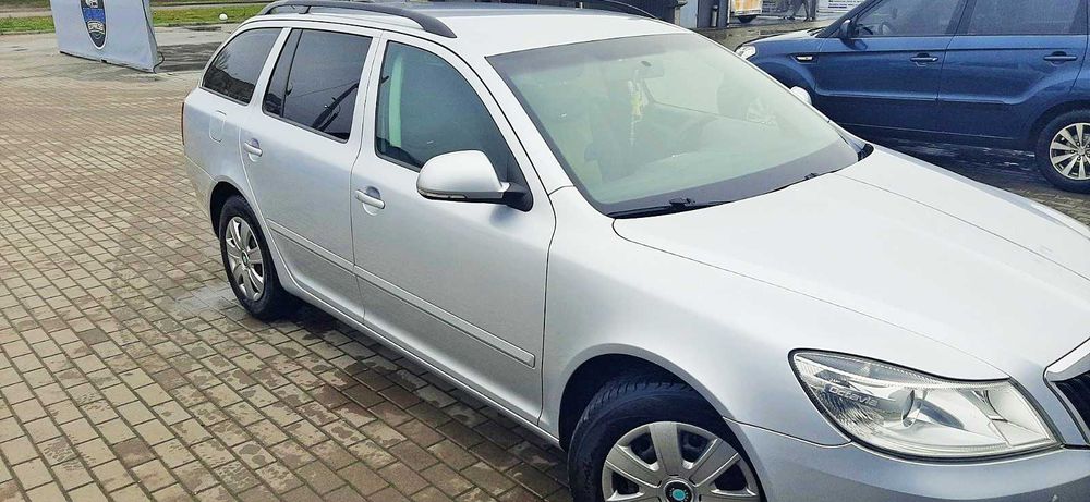 Skoda OCTAVIA 2011 1.6 ТДИ