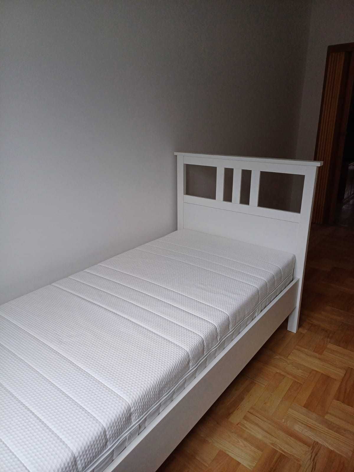 łóżko HEMNES z materacem i żeberkami