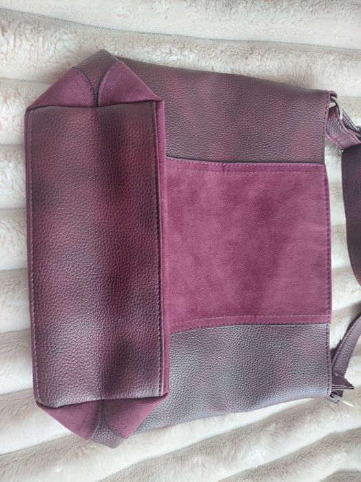 Сумка через плечо вишнёвого цвета