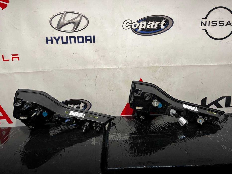 ліхтар в кришку багажника правий Ford Mustang Mach-E