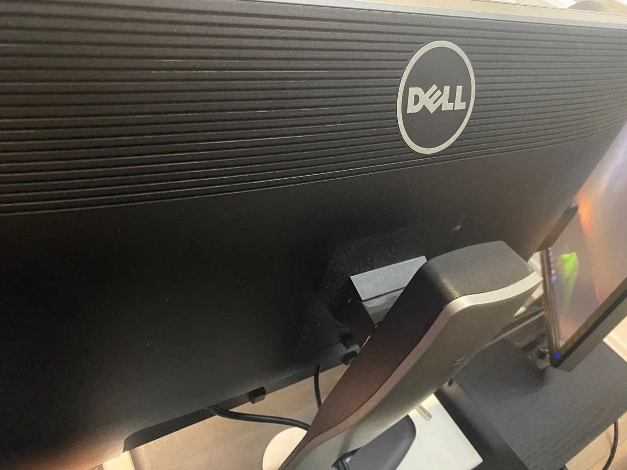 Монітор 27" 2К Dell UltraSharp U2713HM