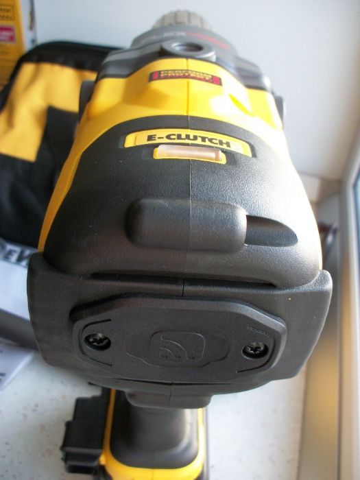 Бесщеточная дрель миксер DEWALT DCD130B тушка