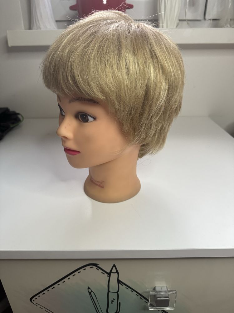 Peruka jasny blond krótka firma Rokoko