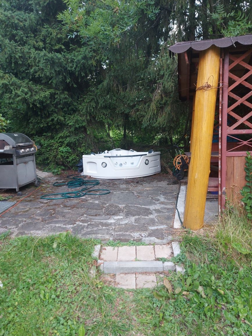 jacuzzi, wanna z masażem wodnym i powietrznym