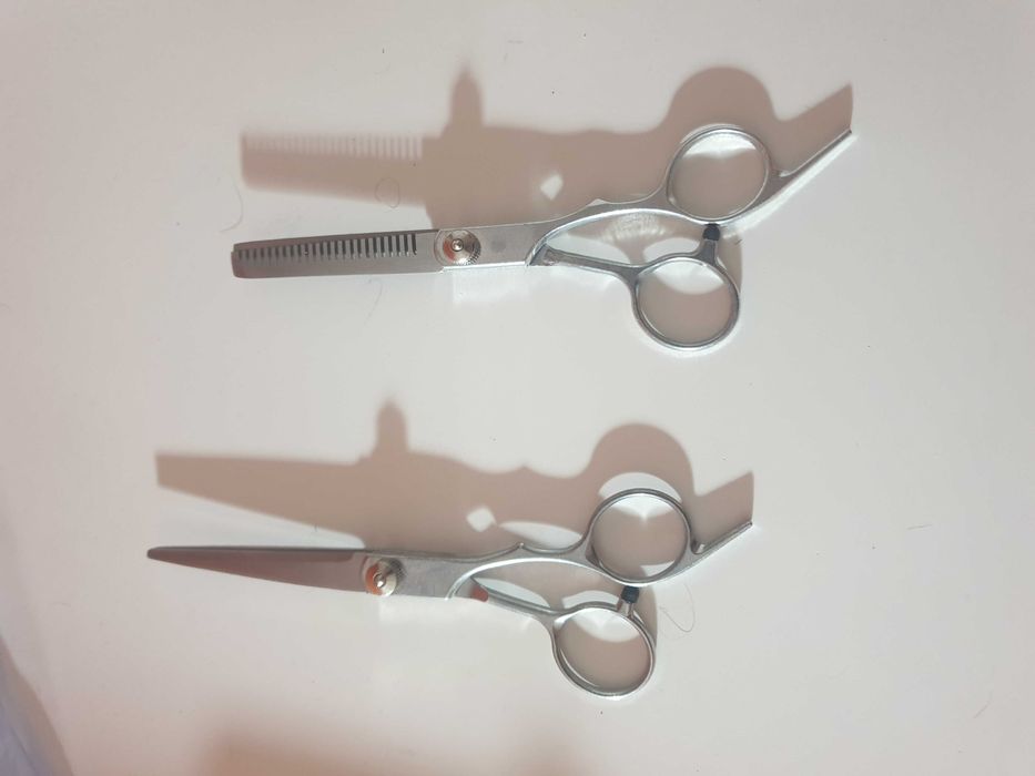 2 Tesouras de barbeiro