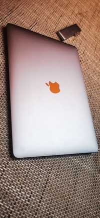 Laptop MacBook Air 13,3 " Apple M1 8 GB / 256 GB srebrny