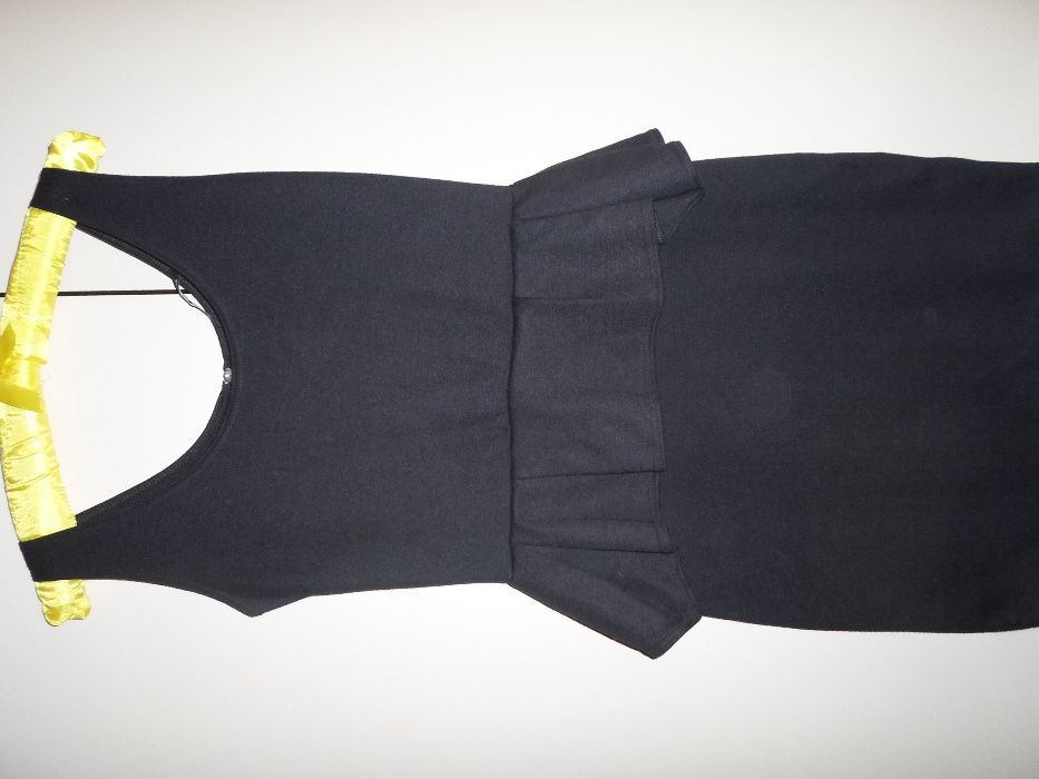 Miso sukienka ołówkowa sukienka mała czarna baskinka elegancka S/36