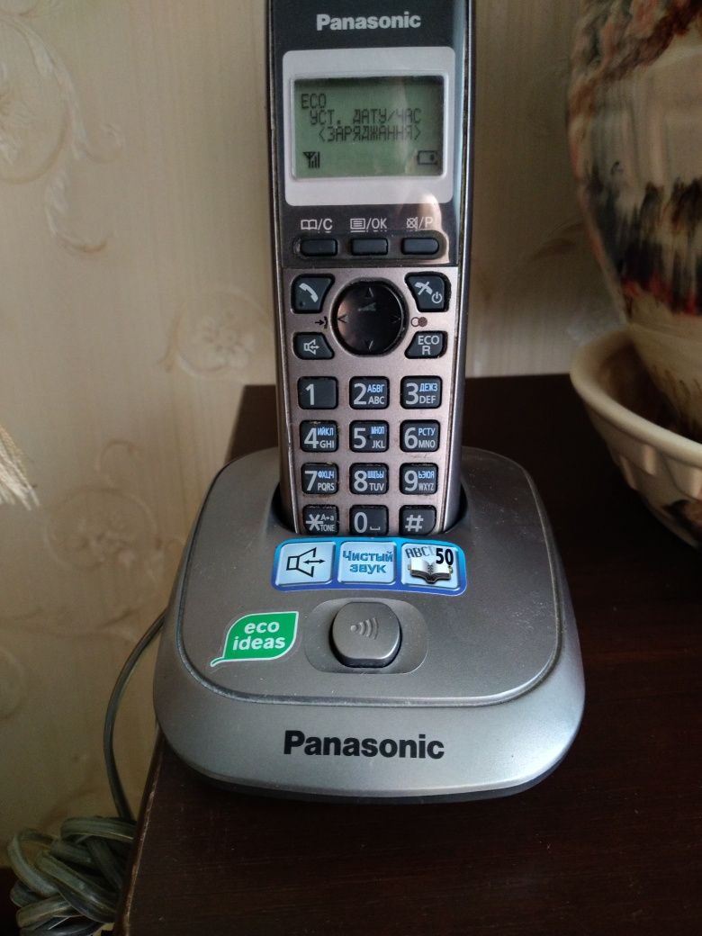 Телефон Panasonic.