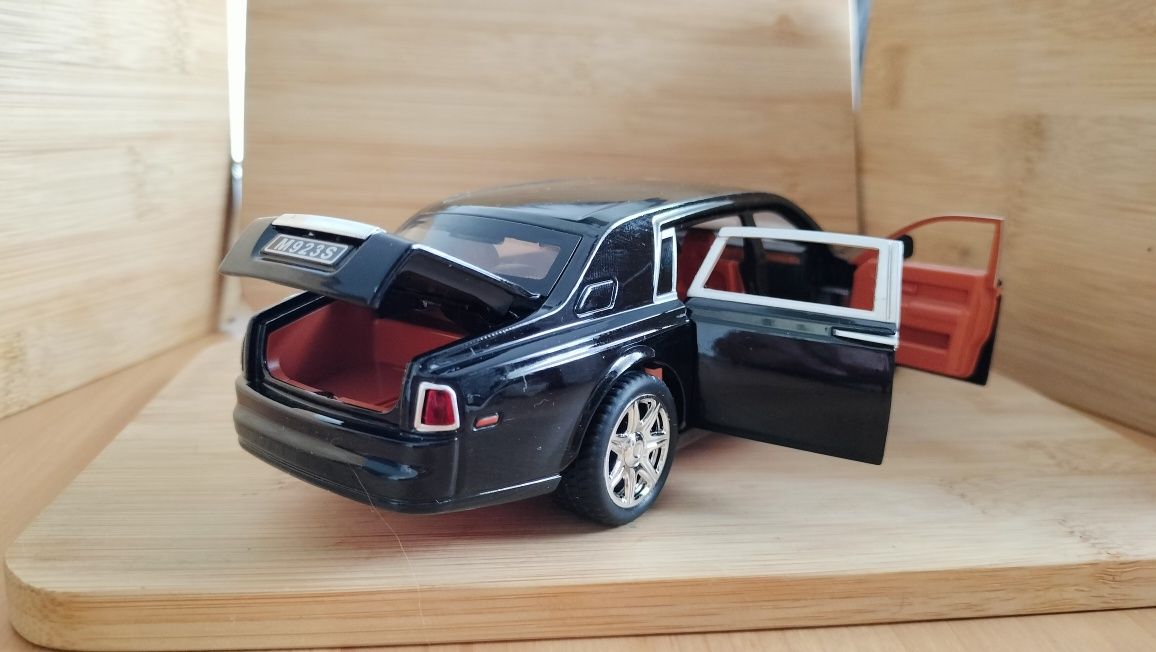 Rolls- Royce Phantom