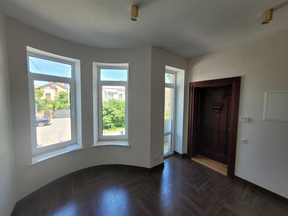 Добротні апартаменти поблизу центру та парку.