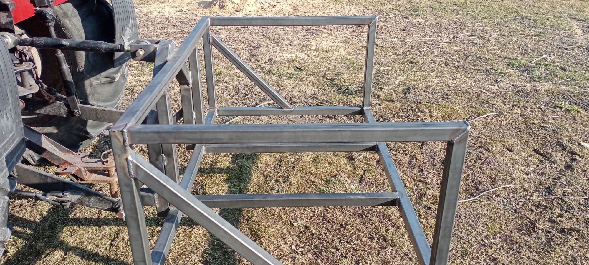 Skrzynia łyżka na tył ciągnika
