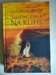 Dziewczyna na klifie, Riley