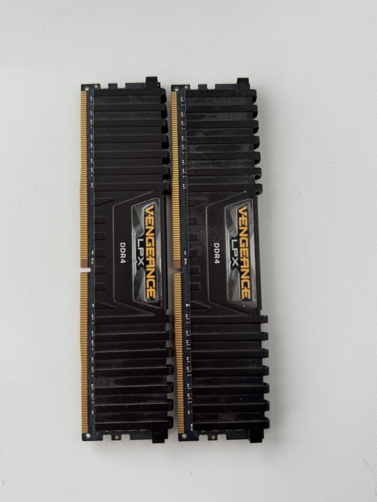 оперативная память Corsair Vengeance LPX DDR4 16GB (2*8)