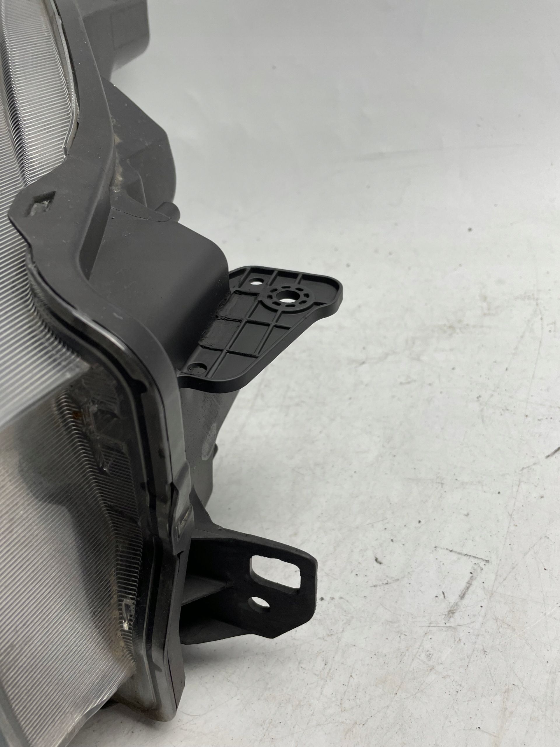Suzuki SX4 S Cross lift lampa LED prawa przód