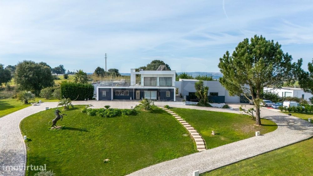 Moradia T4 de luxo no Barrocalvo