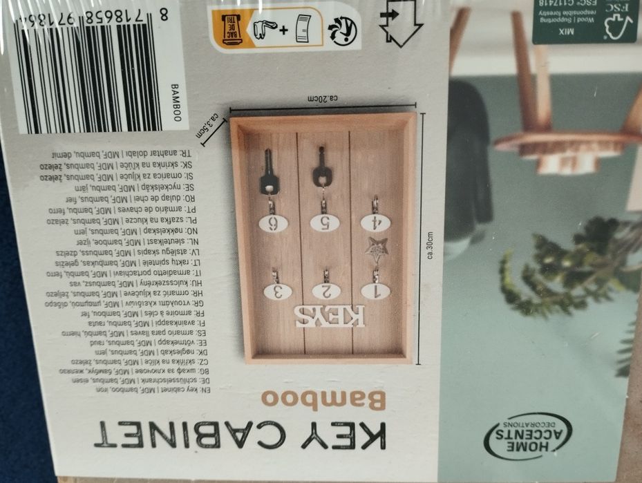 Bambusowa szafka na klucze.