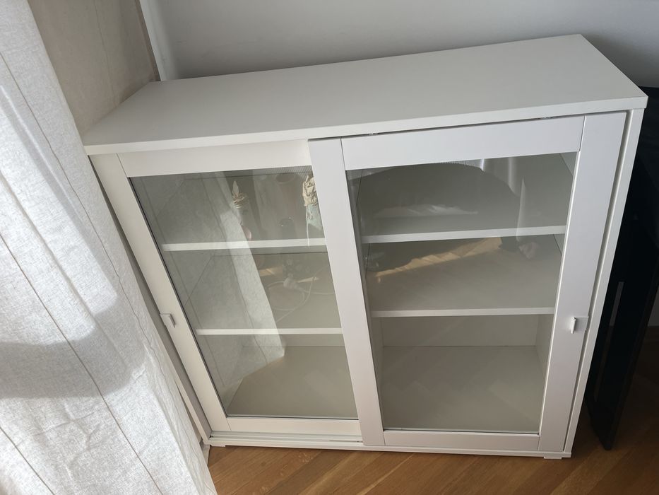 Witryna Ikea Vihals biala stan b. Dobry