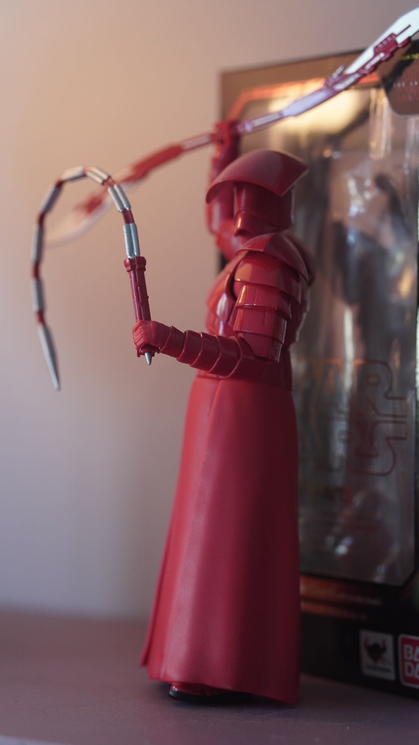 SHFIGUARTS STAR WARS Elite Praetorian Guard (with double blade)