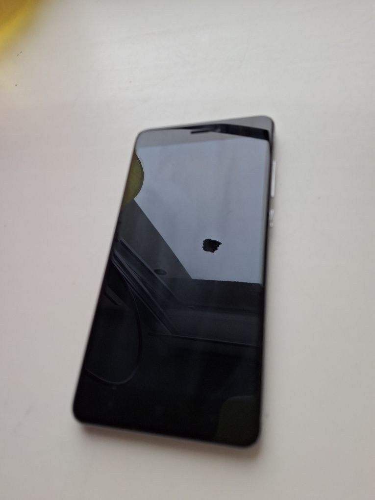 Xiaomi Redmi 4X 3/16GB Grey з  чохлом ,  цілий ,  працює бу