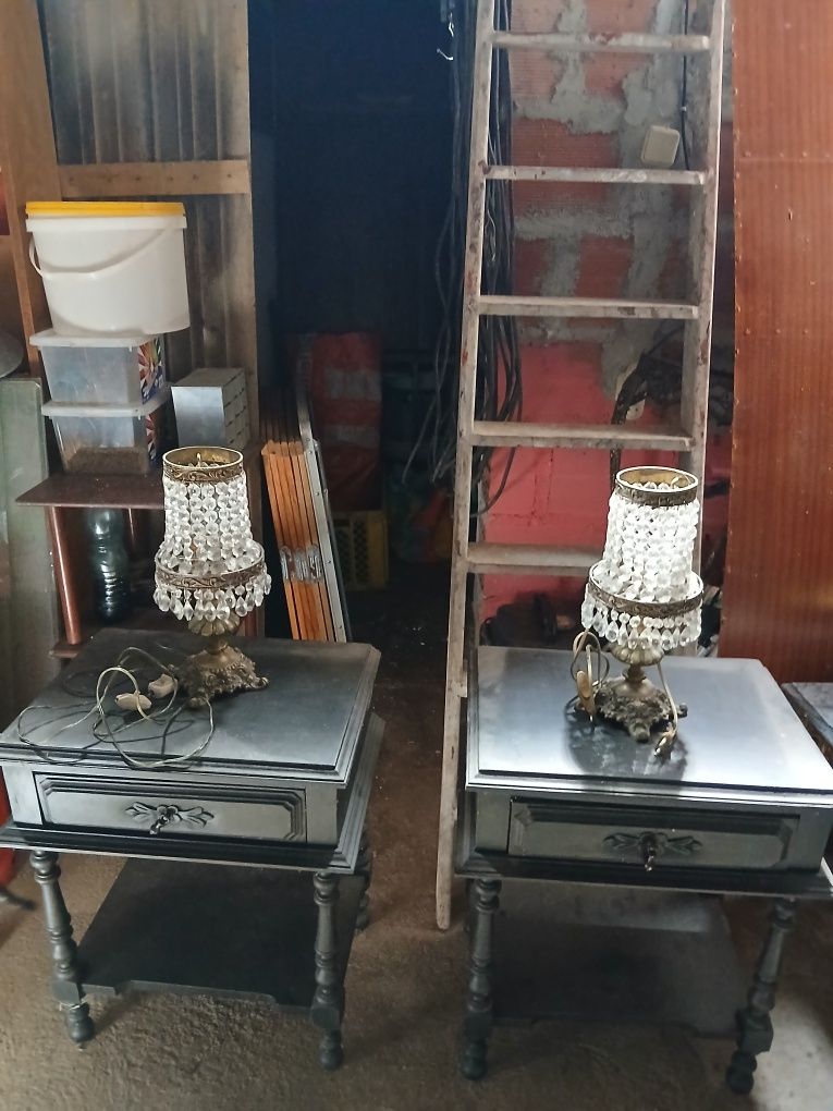 Cadeeiros de mesa de cabeceira
