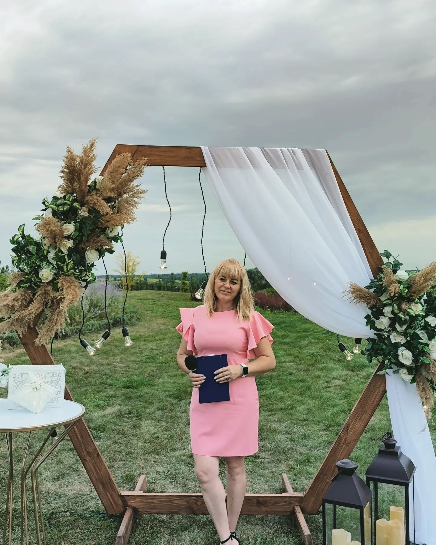 Ведуча ,тамада ,музика діджей ,фото відео
