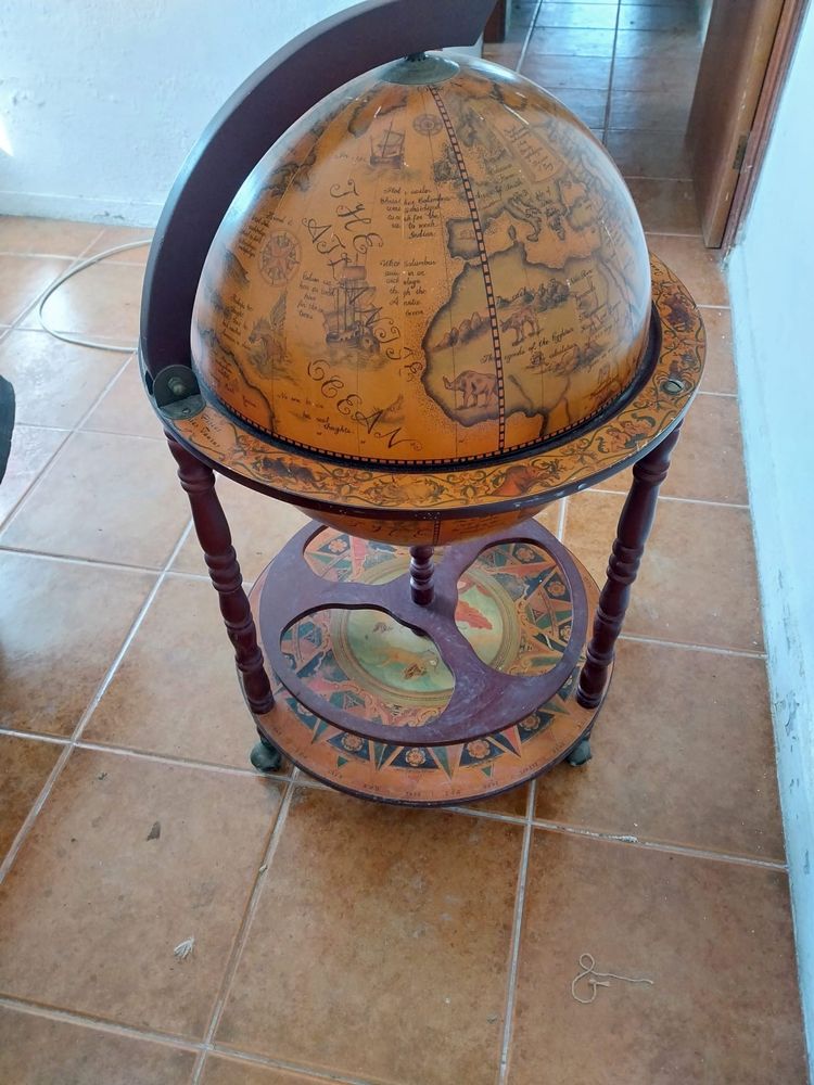 Globo de madeira