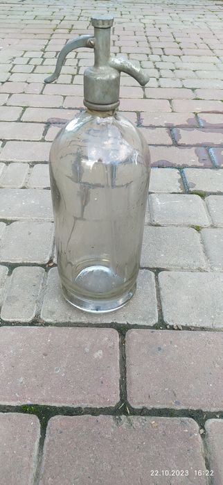 Сифон. Для газованої води.