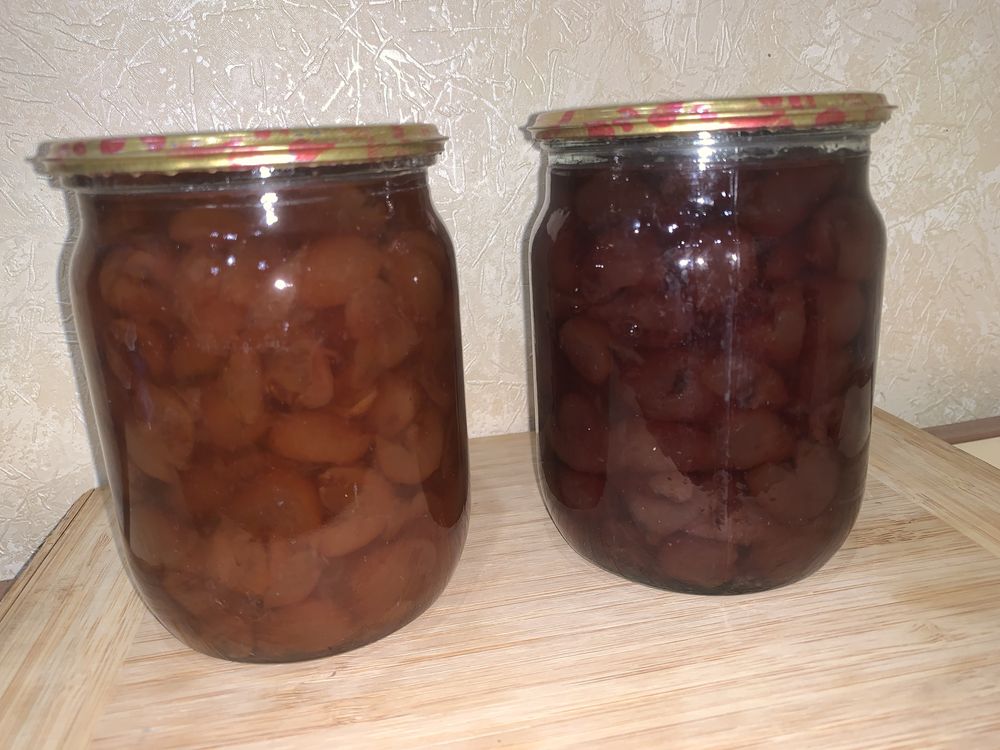 Варенье из желтой и черной черешни