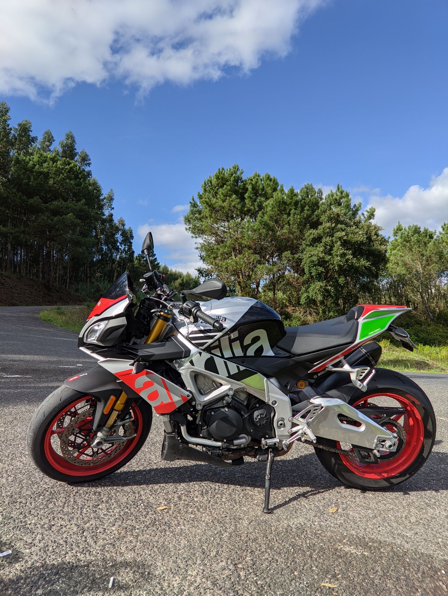 Aprilia Tuono V4 1100 Factory - Akrapovic + ECU Racing
