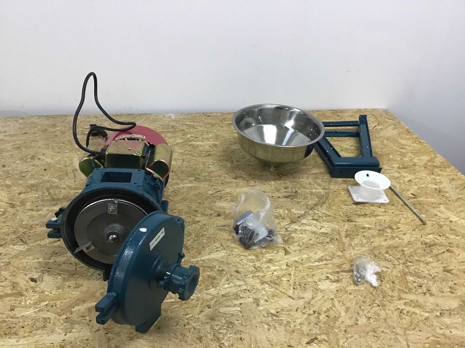 Elektryczny młynek do paszy, ziarna