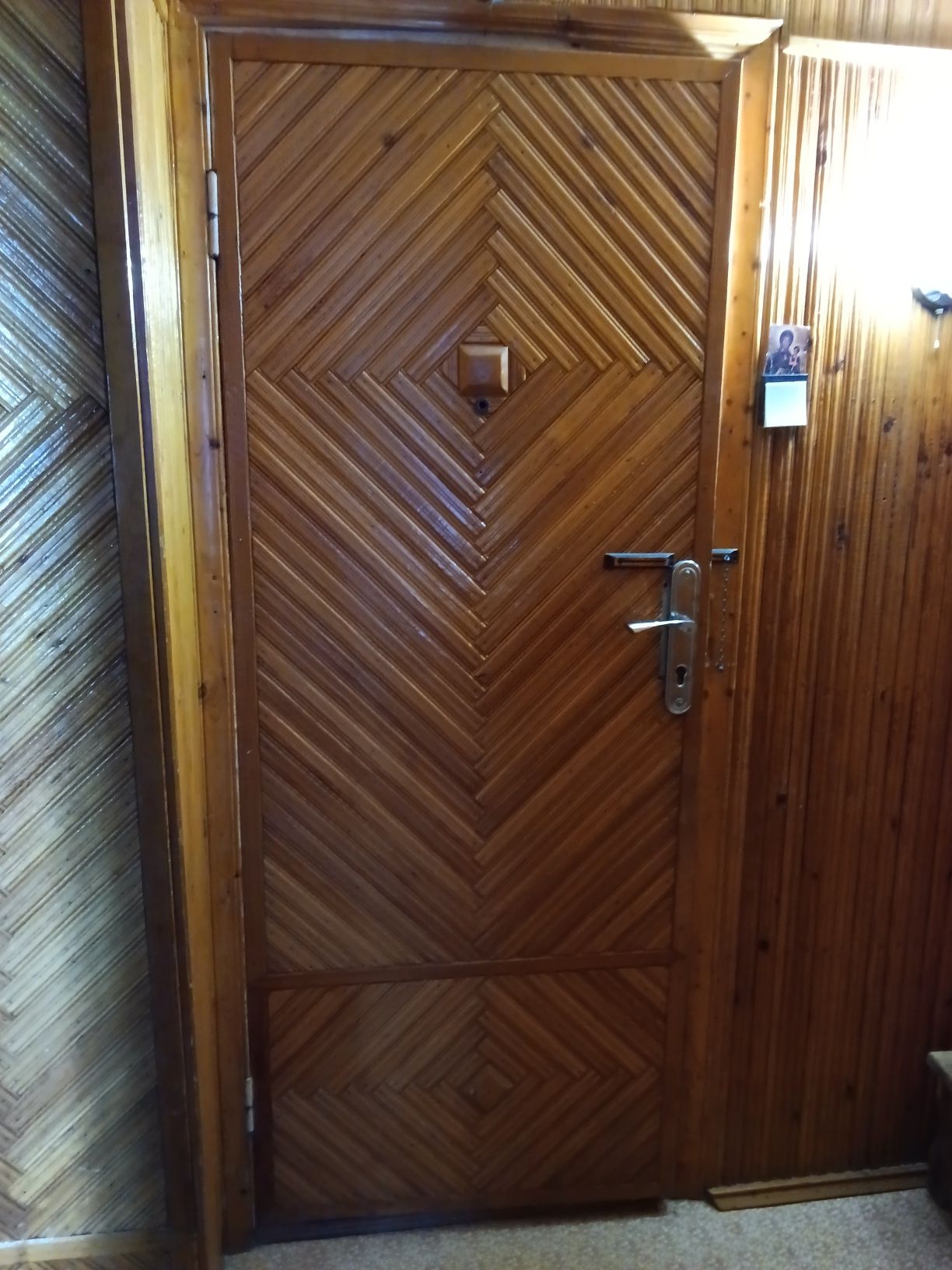Дверь деревянная б/у входная, кухонная и с ванны БЕЗ коробки