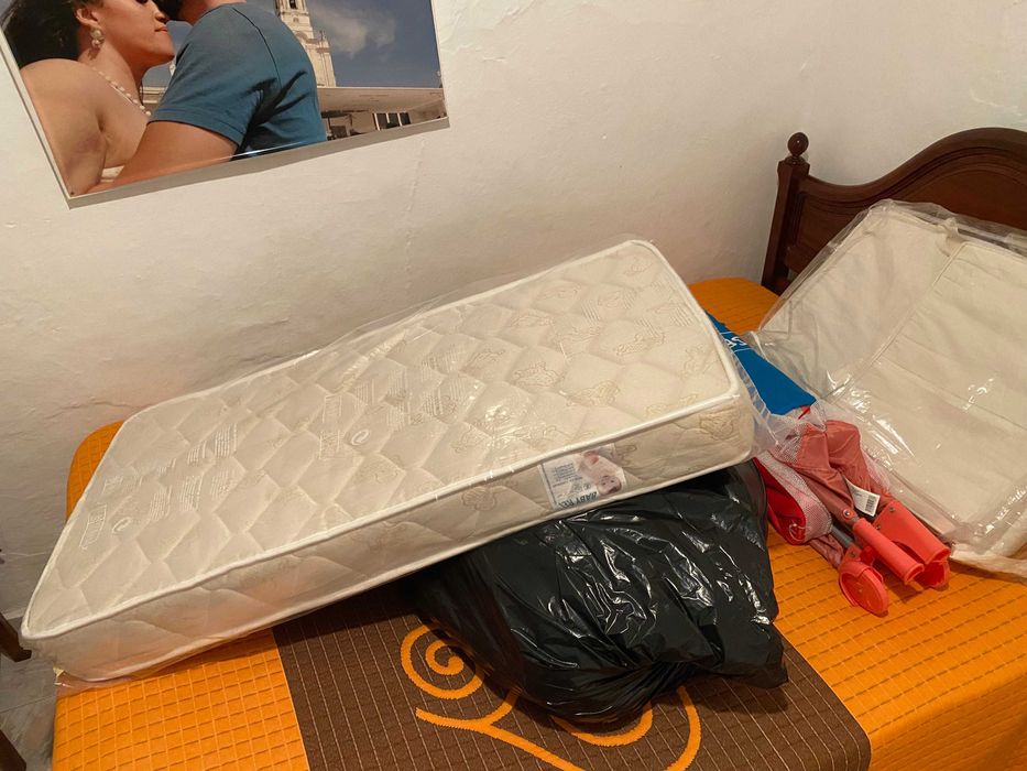 Cama de viagem Zippy e colchão de mola