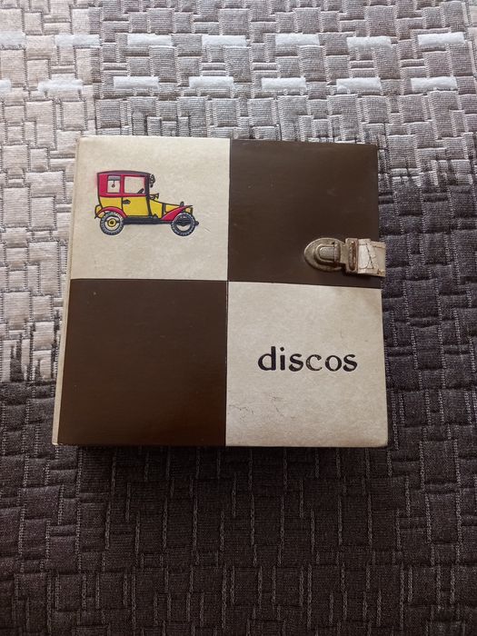 Álbum de vinis pequenos.