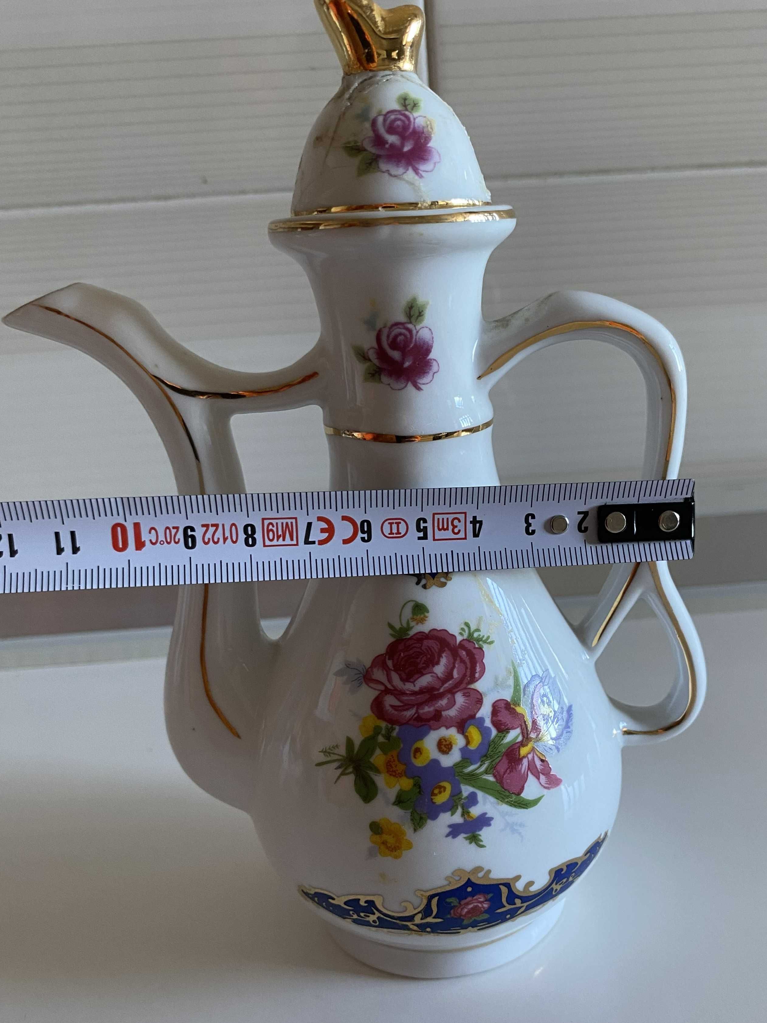 Conjunto de chá com chávenas, bule e pratos T.Limoges GB