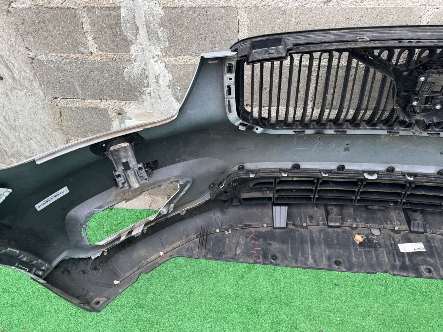 VOLVO XC40 II 18- INSCRIPTION ZDERZAK PRZÓD ORG EU